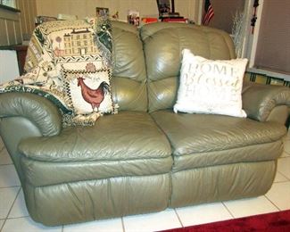 Leather dual recliner love seat and Williamsburg throw