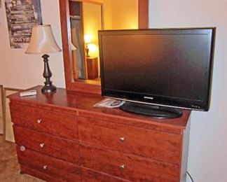 Queen bedroom set dresser and mirror and Sylvania 32" TV