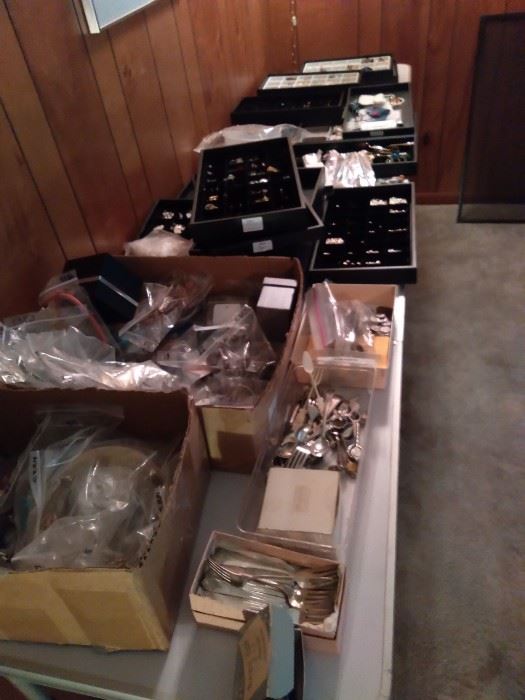 2 DAY PICKERS ESTATE SALE in Chicago, IL starts on 9/10/2022