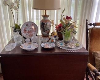 BEAUTIFUL EARLY DROP LEAF TABLE