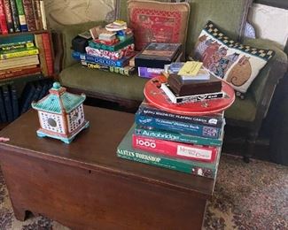 ANTIQUE SETEE AND WOOD BOX