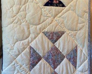  BEAUTIFUL HAND MADE QUILTS