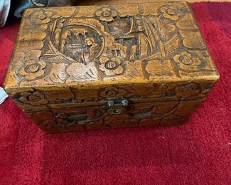 Exterior of the Kathryn Hartman Mah-Jong set sold in previous photo.