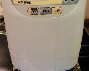 Zojirushi Home Bakery Mini bread maker with manual, looks to have never been used