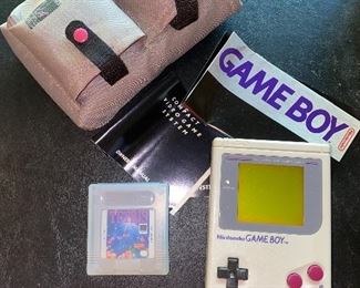 Game boy, case and one game.