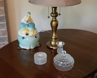 drop leaf 6-legged table, accessories