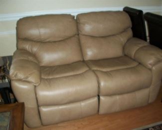 ***BIN***  Tan Leather Electric Recliner