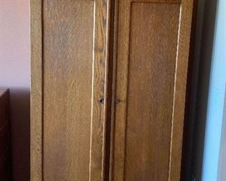 001M Antique Oak Cabinet