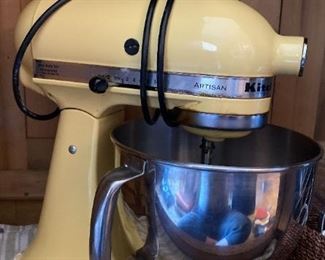 002M KitchenAid Artisan Mixer