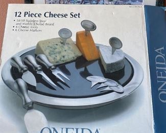 005M Oneida 12 Piece Cheese Set