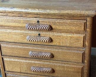 048m Antique Oak Small 5 Drawer CabinetDresser