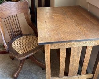 049m Small Oak Writing Desk Oak Chair