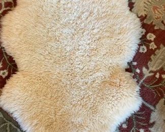 051m Bowron Sheepskin Rug