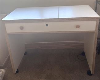 300U Horn Collection Sewing Table