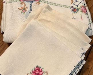 321 Flower Stitch Napkins