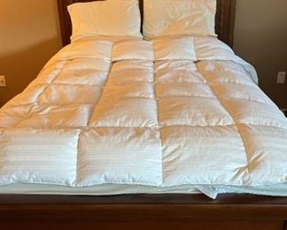 335 Bassett Queen Bed Frame And Mattress