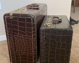 339 Bergman Suitcase And Cosmetic Case