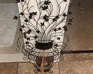 Wall art/decor vase and vines metal