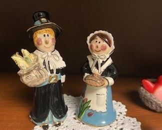 Thanksgiving pilgrim salt and pepper shakers