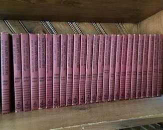 25 vintage/ antiquarian Happy Hollisters books