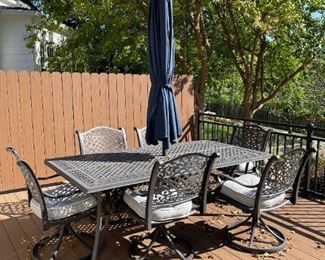 Large Cast Aluminum Outdoor Patio Set with Umbrella