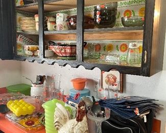 vintage kitchen, kitchenwares, farmhouse kitchen, tupperware