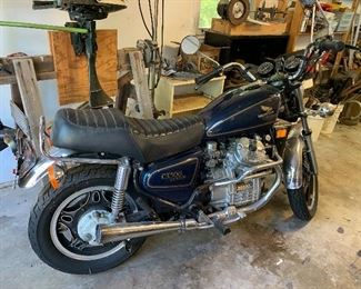 1979 Honda CH 500 motorcycle needs carburetor and battery, 16,600 miles.
