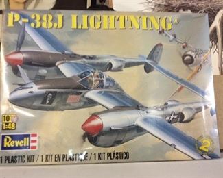 REVELL P-38J LIGHTNING MODEL KIT