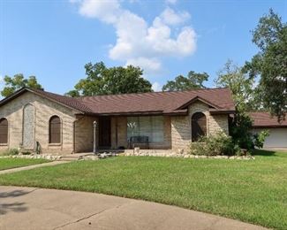 Very Clean House - Back Porch - Workshop - Garage Full!!