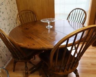 Kitchen Table with No Leaves - Round Table