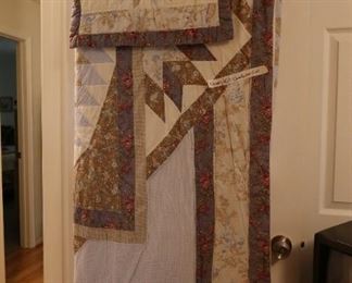 Queen/Full Comforter Set