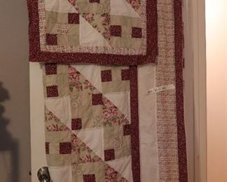 Queen/Full Comforter Set