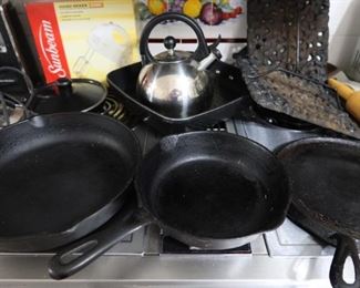 Vintage Cast Iron - No names - Made in USA - Numbered