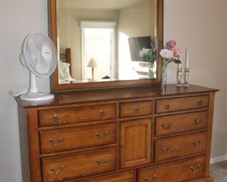 W-68   D-19   H-41   MIRROR  H-52   W-44