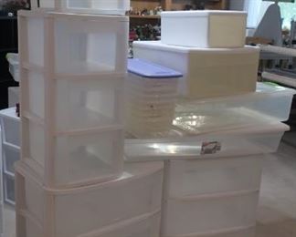 Tons of totes in all sizes! Picture just shows some of the sizes we have to sell