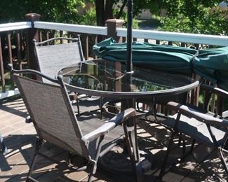 Nice patio set with umbrella