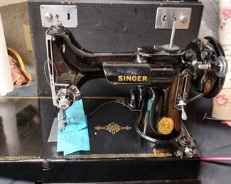 Antique Singer Featherweight, mint condition