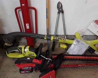 Ryobi battery-powered grass/ hedge trimmer