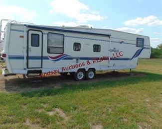 7/1994 Cobra Scottsdale DLX Mod: 36 RL SS, approx 36ft fifth wheel camper w/ gooseneck adapter, 1 slide out, 
Vin# 1CALG36W7SA002148, awning, propane, sofa sleeper, Queen bed, has extra queen mattress & box springs, table w/ 4 chairs, 2 bar stools, rocker w/ footstool, Kitchen (includes: microwave, stove, oven, sink, mini fridge -- the original fridge was taken out), Full bathroom, washer/dryer unit, roof heat/air, **HAS TITLE**
**GOING TO NEED NEW TIRES**
**HAS BEEN SITTING INSIDE, HASN'T BEEN USED IN SEVERAL YEARS, CONDITION UNKNOWN**