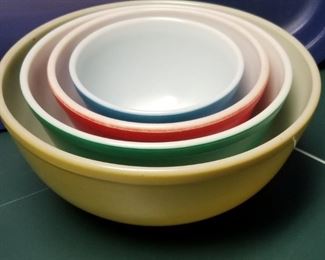 Pyrex primary colors vintage set