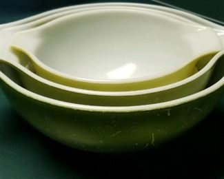 Pyrex Avacado Nesting Bowls