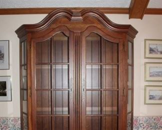 ETHAN ALLEN CHINA CABINET