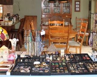 COLLECTIBLES, COSTUME JEWELRY