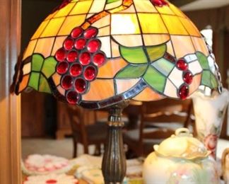 TIFFANY STYLE LAMP