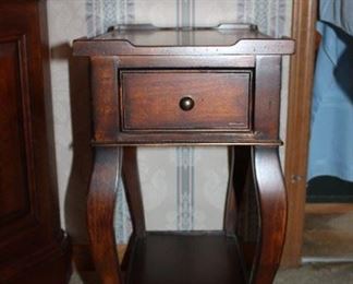 ETHAN ALLEN ACCENT TABLE