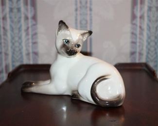 BESWICK CAT FIGURINE
