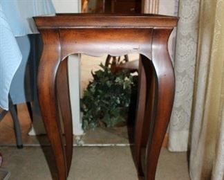 ETHAN ALLEN ACCENT TABLE