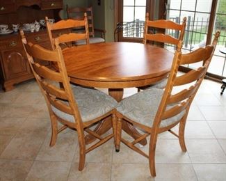 ETHAN ALLEN DINING TABLE W/1 LEAF & 5 CHAIRS