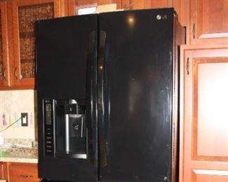 LG SIDE BY SIDE/BOTTOM FREEZER BLACK FRIDGE
