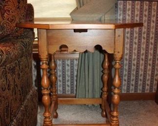 ETHAN ALLEN ACCENT TABLE